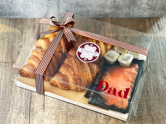 Smoked Salmon w/ Gravlax sauce Gift box